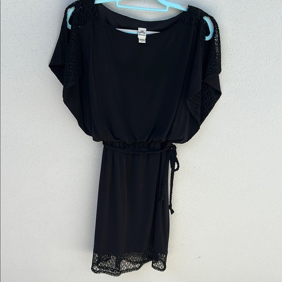 Chic Black Dress with Lace Trim by Sangria Size 10 - Picture 1 of 6